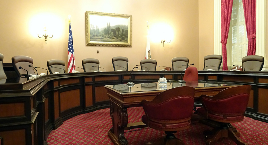 committee-room-1022791_1068x580